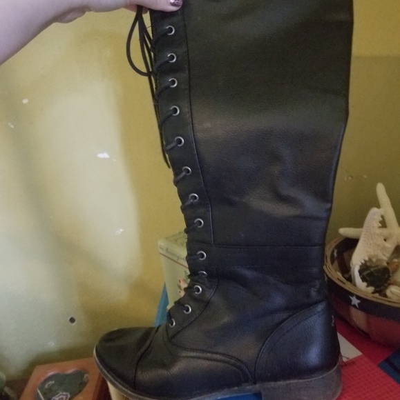 knee high boots - Picture 3 of 5